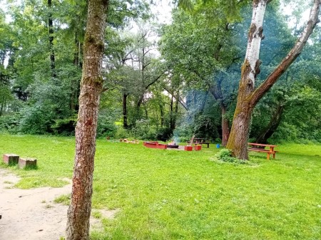 Foto: V Mestskom parku v Prievidzi pribudli nové ohniská 1