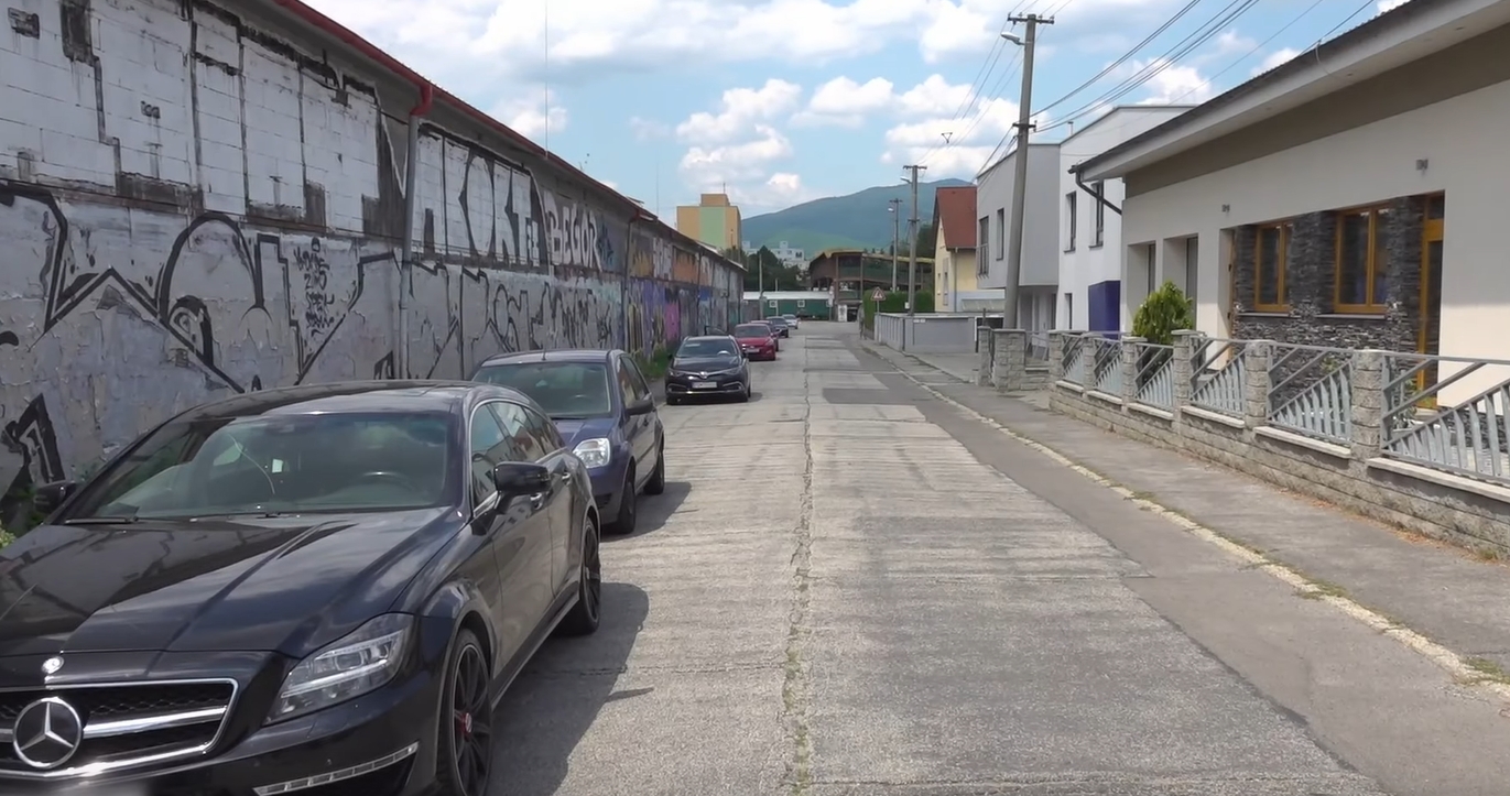 Video: 20 parkovacích miest na Ulici stavbárov na sídlisku Žabník