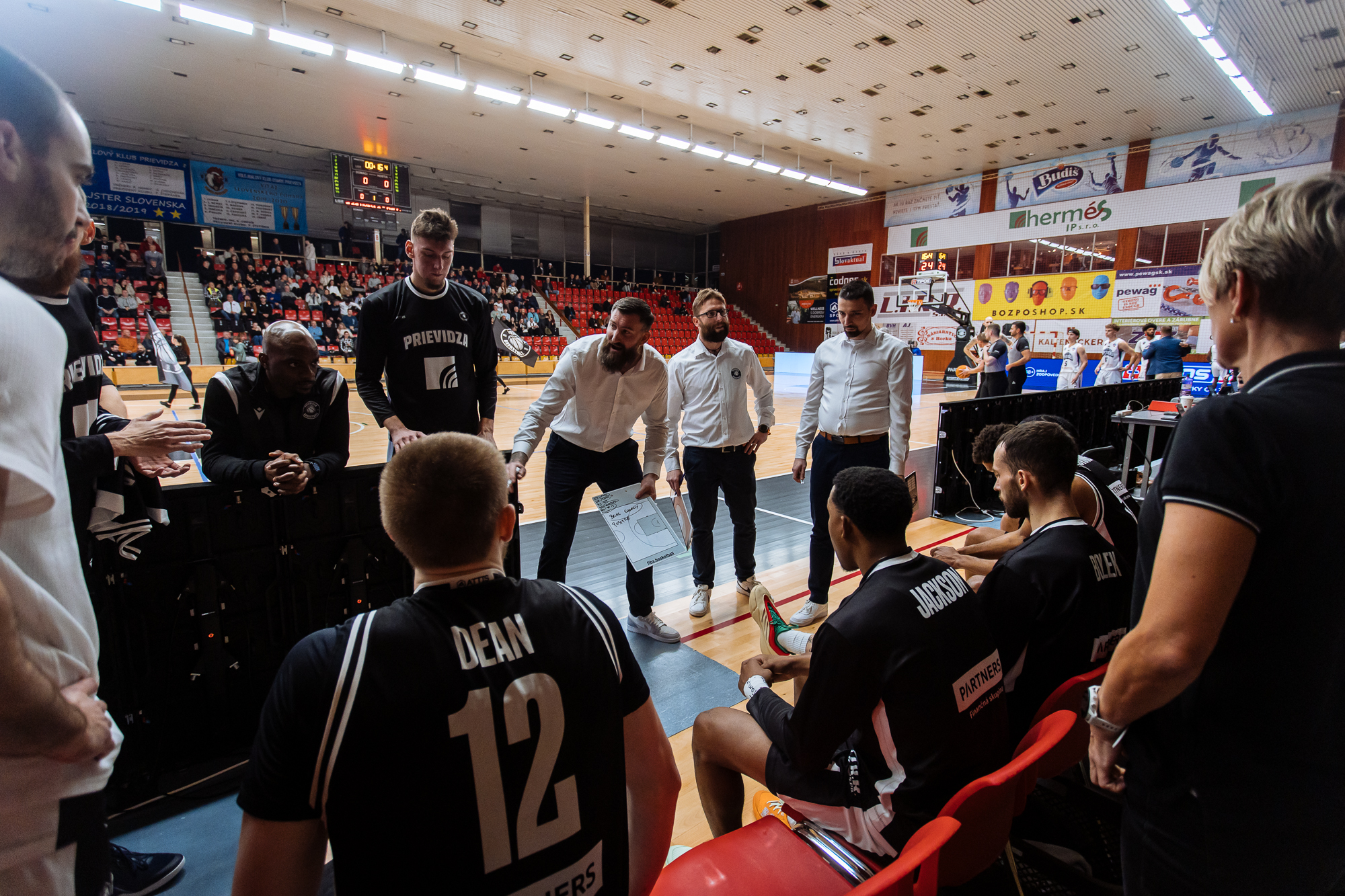 Foto: V priebehu 48 hodín si prievidzskí basketbalisti pripísali druhé dôležité víťazstvo na domácej palubovke