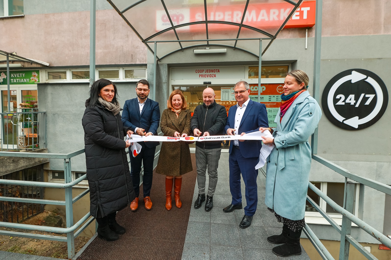 Foto: Nákupy počas Vianoc bez obmedzení už aj v Handlovej. Do mesta prichádza COOP Jednota 24/7